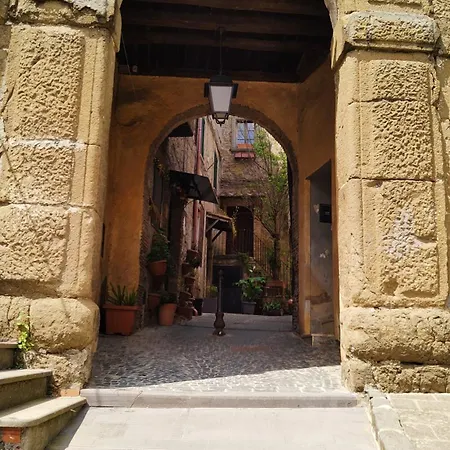 L'arco Nel Borgo Sacrofano